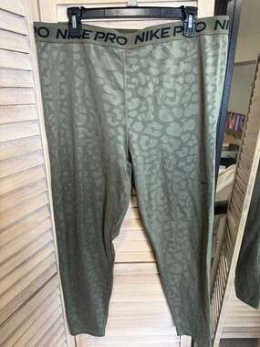 NWOT Nike Pro Dri-FIT High-Rise Leopard Print 7/8 Leggings Size 2XL